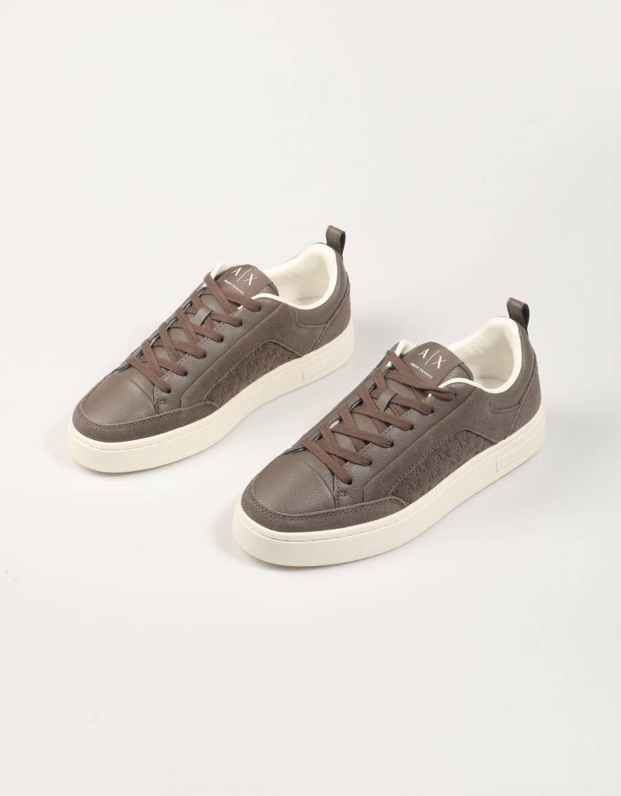 ZAPATILLAS ARMANI EXCHANGE LONDON FALCON XM003388 en color Marron