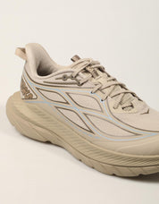 ZAPATILLAS HOKA MACH REMASTERED TAUPE 1176250M en color Taupe