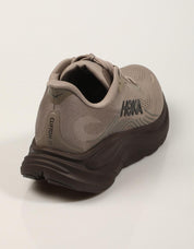 ZAPATILLAS HOKA CLIFTON 11 BOLDER GREY 1176572 en color Gris
