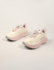 ZAPATILLAS HOKA CLIFTON 11 GTX ALABASTER 1183115 en color Beige