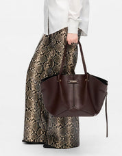BOLSOS KARL LAGERFELD PIERCED MD TOTE TOBACCO B3W30347 en color Marron