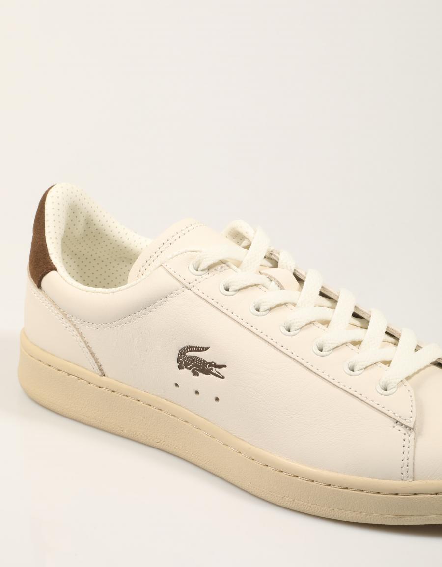 ZAPATILLAS LACOSTE CARNABY OFF WHITE 52SMA0146 en color Blanco