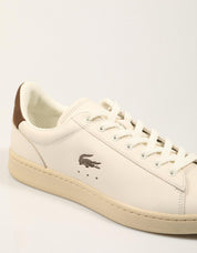 ZAPATILLAS LACOSTE CARNABY OFF WHITE 52SMA0146 en color Blanco