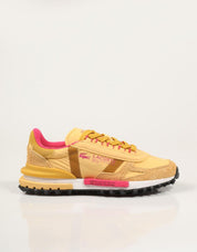 ZAPATILLAS LACOSTE ELITE ACTIVE GRY/LT TAN 52SFA0077 en color Amarillo