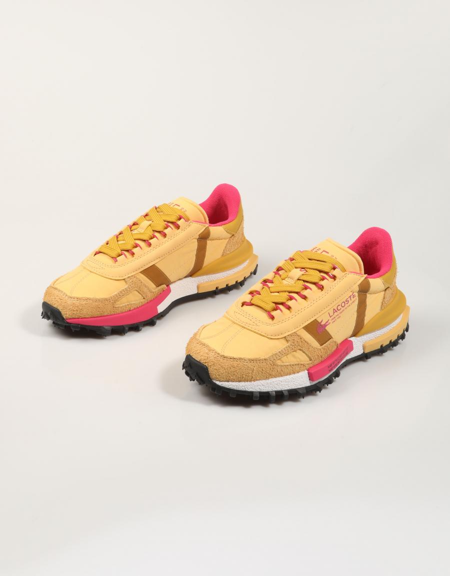 ZAPATILLAS LACOSTE ELITE ACTIVE GRY/LT TAN 52SFA0077 en color Amarillo