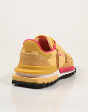 ZAPATILLAS LACOSTE ELITE ACTIVE GRY/LT TAN 52SFA0077 en color Amarillo