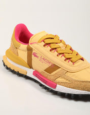 ZAPATILLAS LACOSTE ELITE ACTIVE GRY/LT TAN 52SFA0077 en color Amarillo