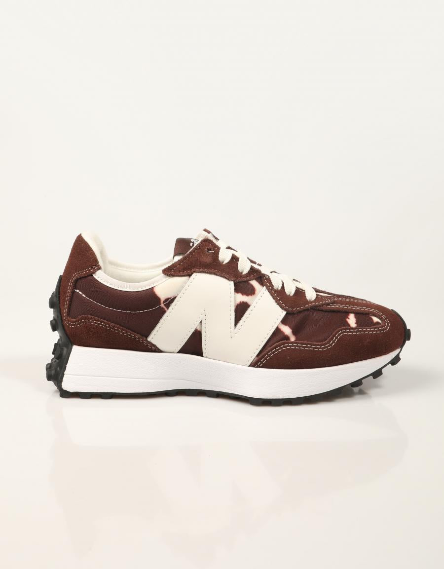 ZAPATILLAS NEW BALANCE W327 APC en color Marron