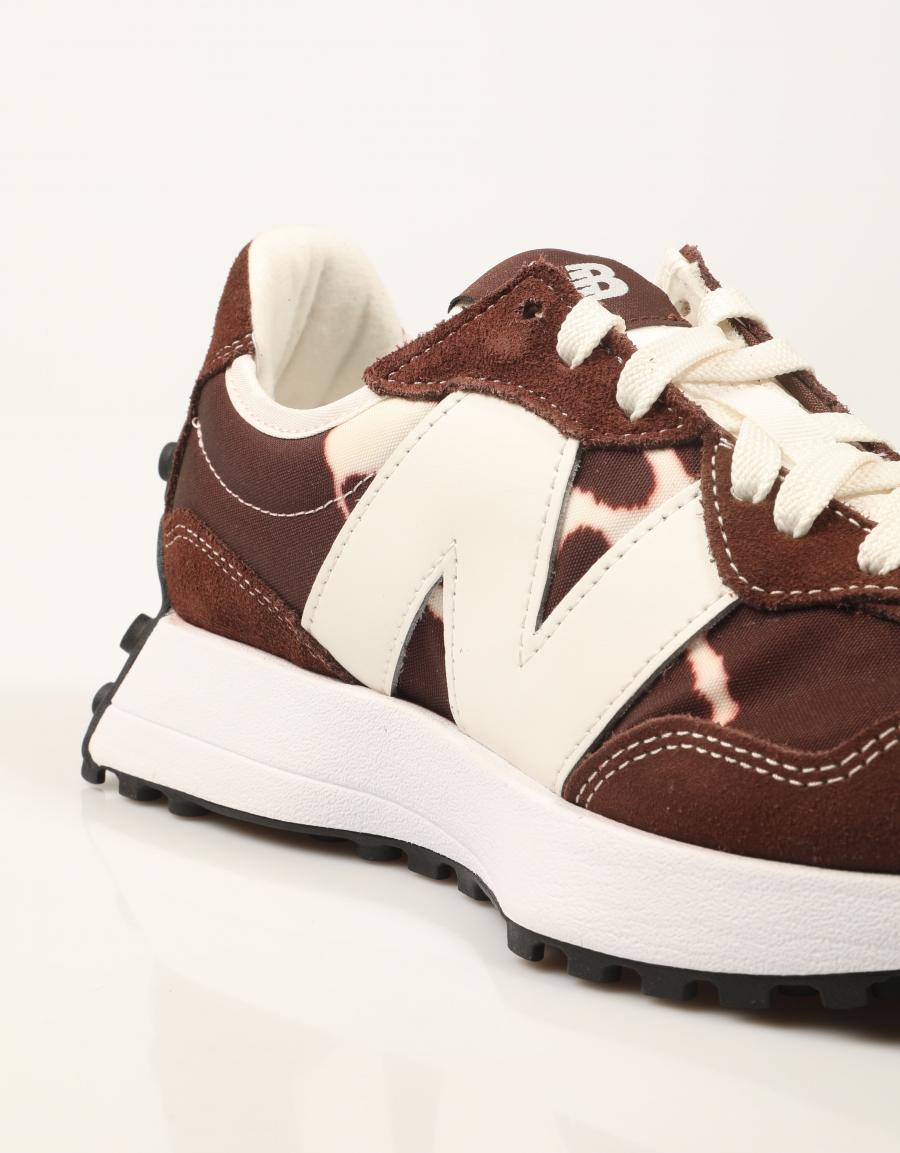 ZAPATILLAS NEW BALANCE W327 APC en color Marron