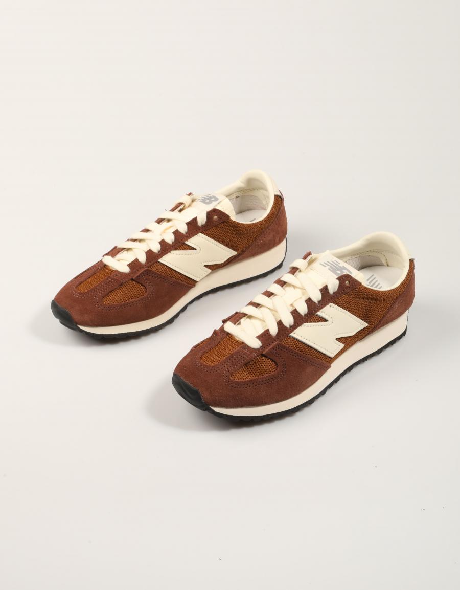 ZAPATILLAS NEW BALANCE U471 3G5 en color Cuero