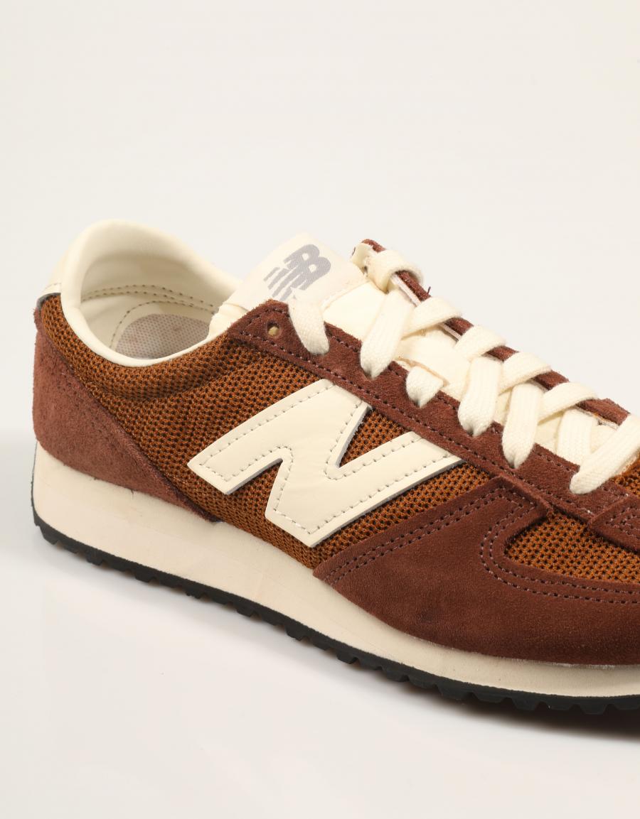 ZAPATILLAS NEW BALANCE U471 3G5 en color Cuero