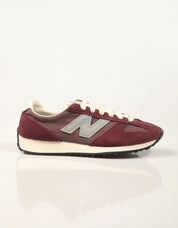 ZAPATILLAS NEW BALANCE U471 7PS en color Burdeos