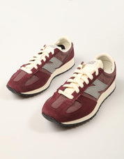 ZAPATILLAS NEW BALANCE U471 7PS en color Burdeos