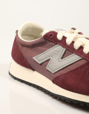 ZAPATILLAS NEW BALANCE U471 7PS en color Burdeos