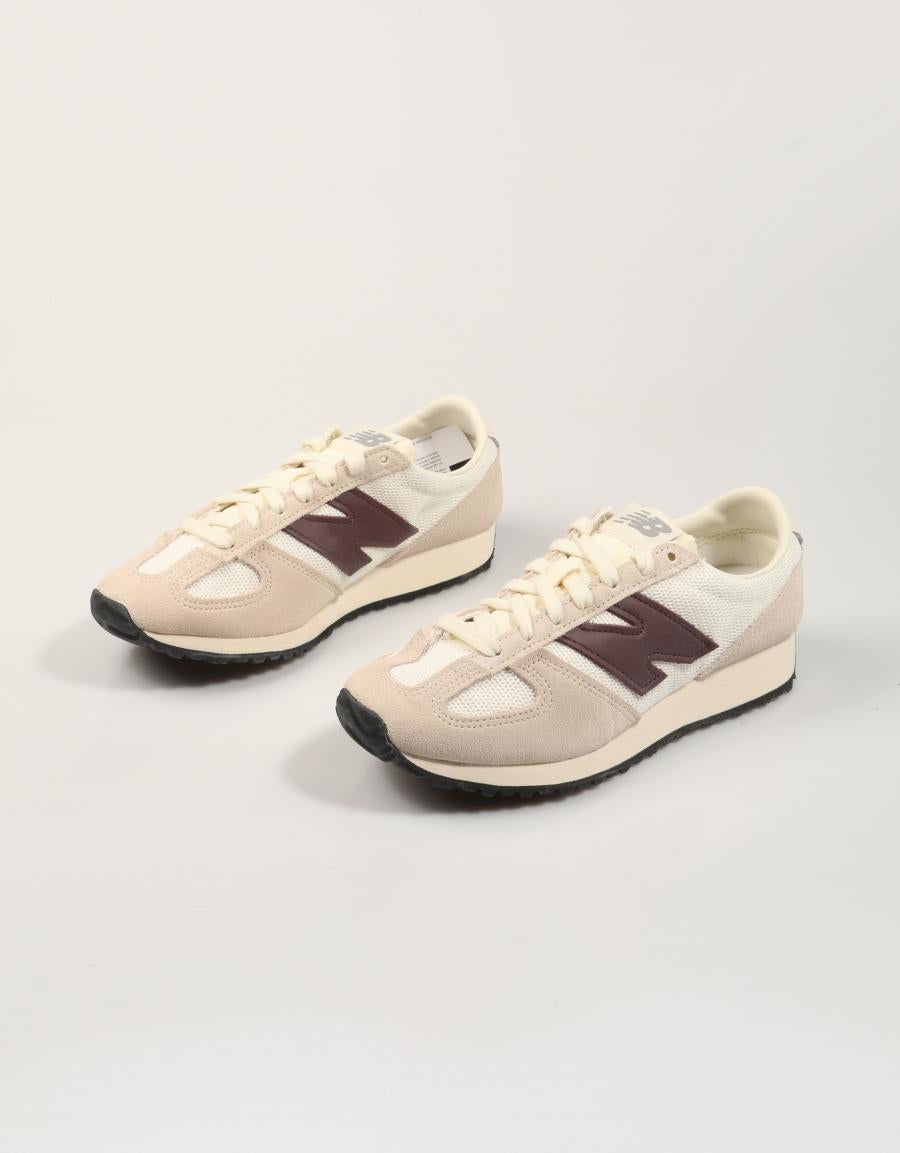 ZAPATILLAS NEW BALANCE U471 8Y4 en color Hielo