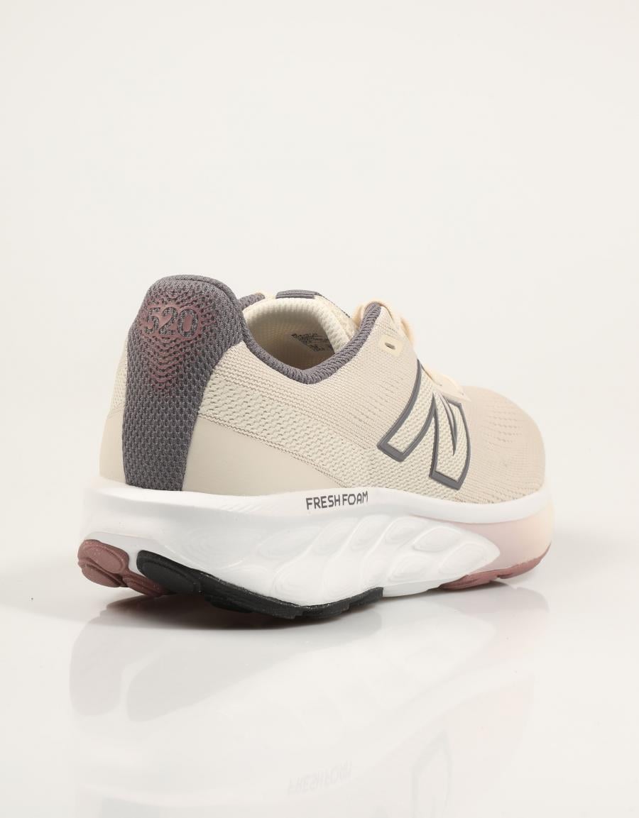 ZAPATILLAS NEW BALANCE M520 7J8 en color Beige