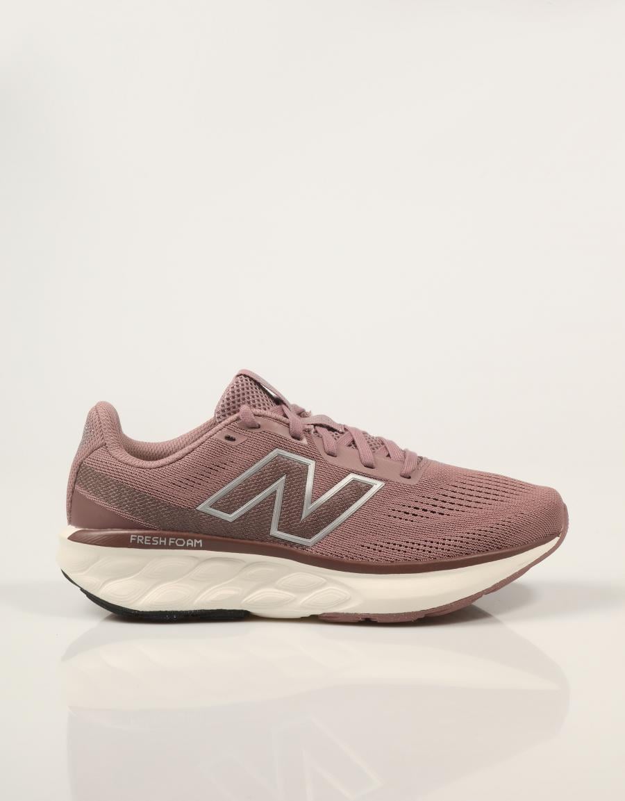 ZAPATILLAS NEW BALANCE W520 6Z4 en color Burdeos