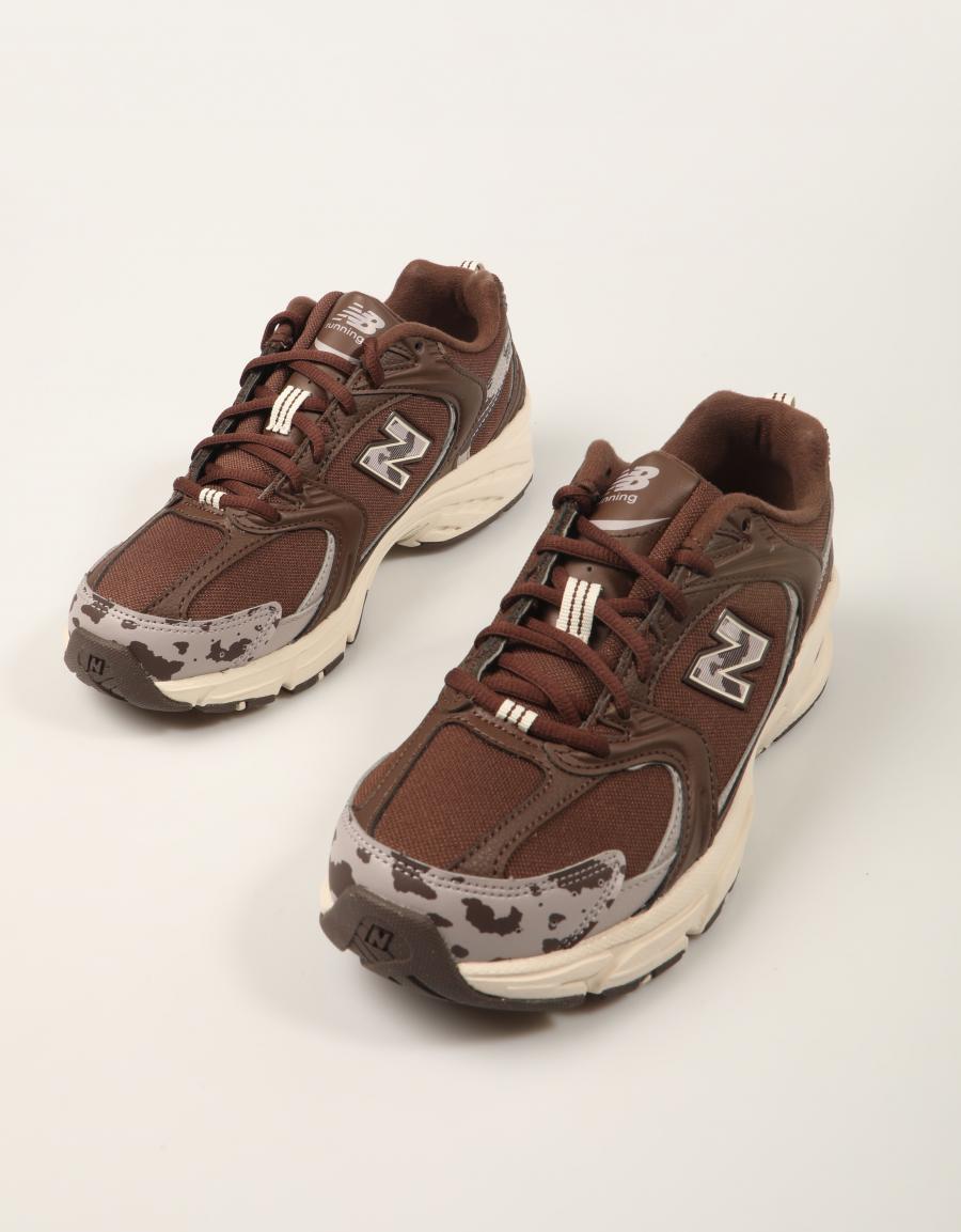 ZAPATILLAS NEW BALANCE U530 MLA en color Marron