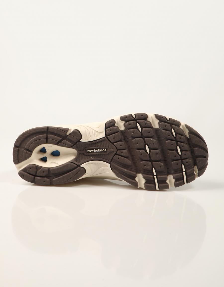 ZAPATILLAS NEW BALANCE U530 MLB en color Hielo