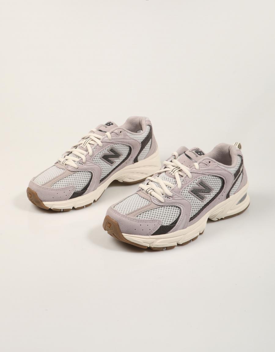 ZAPATILLAS NEW BALANCE U530 SCB en color Gris