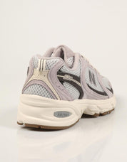 ZAPATILLAS NEW BALANCE U530 SCB en color Gris