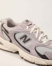 ZAPATILLAS NEW BALANCE U530 SCB en color Gris