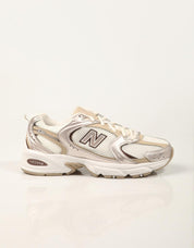 ZAPATILLAS NEW BALANCE U530 SMG en color Beige
