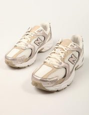 ZAPATILLAS NEW BALANCE U530 SMG en color Beige