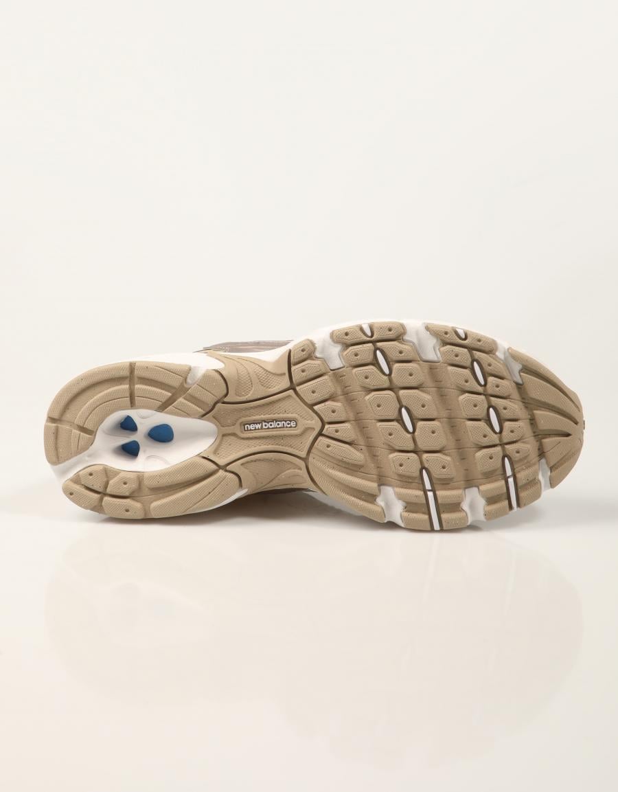 ZAPATILLAS NEW BALANCE U530 SMG en color Beige