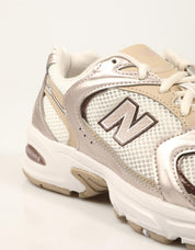 ZAPATILLAS NEW BALANCE U530 SMG en color Beige
