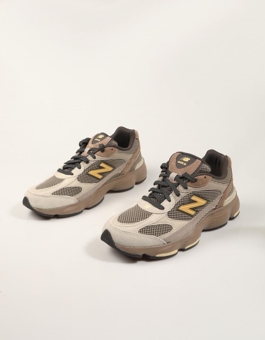 ZAPATILLAS NEW BALANCE M603 4UU en color Kaki