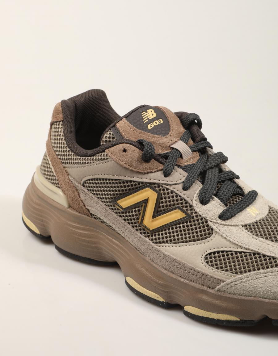 ZAPATILLAS NEW BALANCE M603 4UU en color Kaki