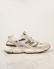 ZAPATILLAS NEW BALANCE W603 42R en color Beige