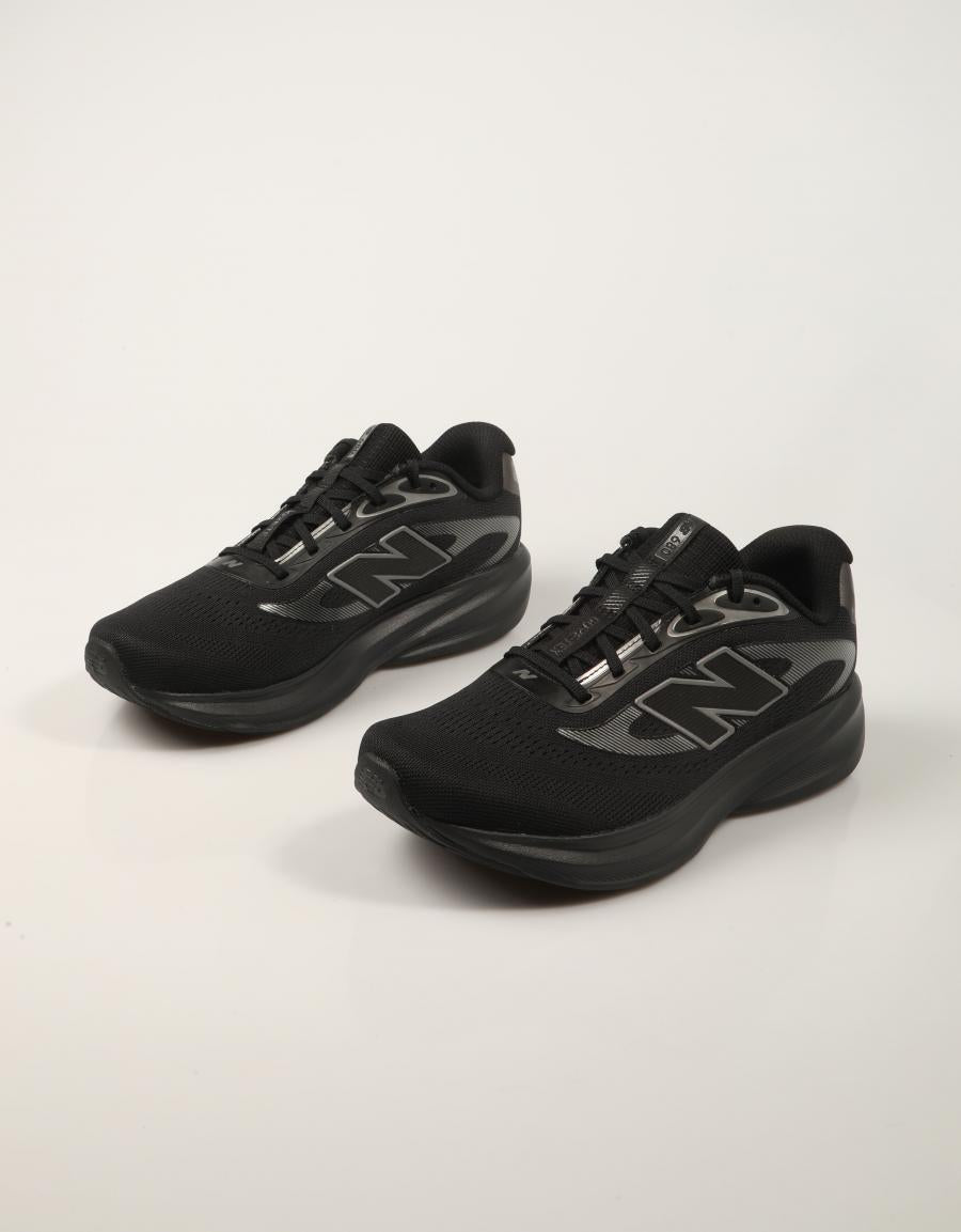 ZAPATILLAS NEW BALANCE M680G 9E2 en color Negro