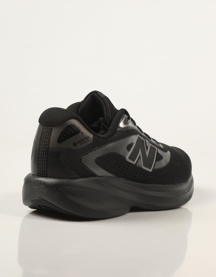 ZAPATILLAS NEW BALANCE M680G 9E2 en color Negro