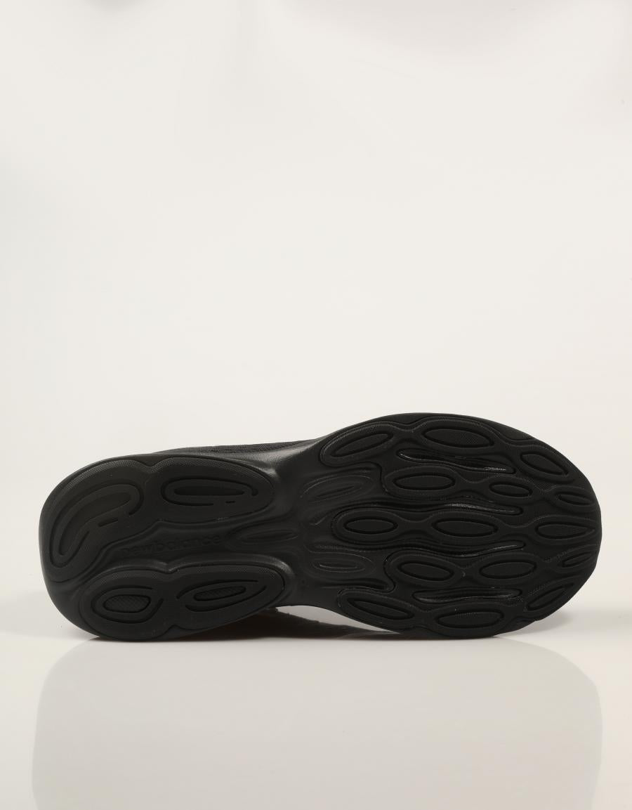 ZAPATILLAS NEW BALANCE M680G 9E2 en color Negro