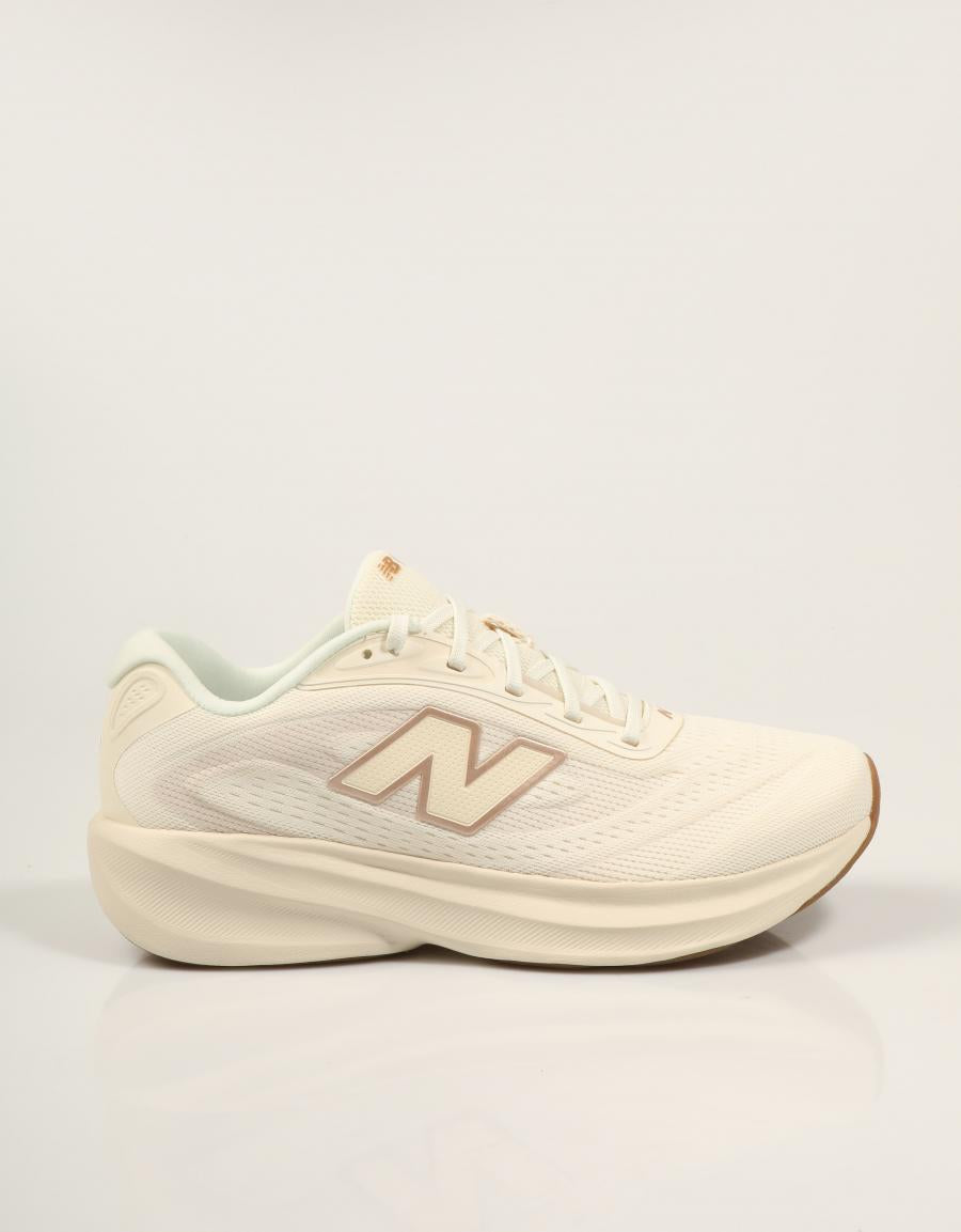 ZAPATILLAS NEW BALANCE W680 107 en color Blanco