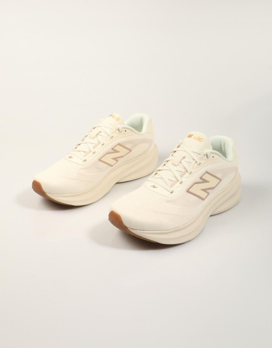 ZAPATILLAS NEW BALANCE W680 107 en color Blanco