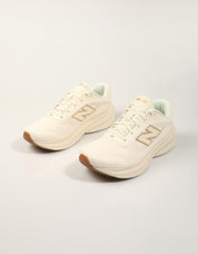 ZAPATILLAS NEW BALANCE W680 107 en color Blanco