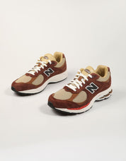 ZAPATILLAS NEW BALANCE U2002 2OQ en color Marron