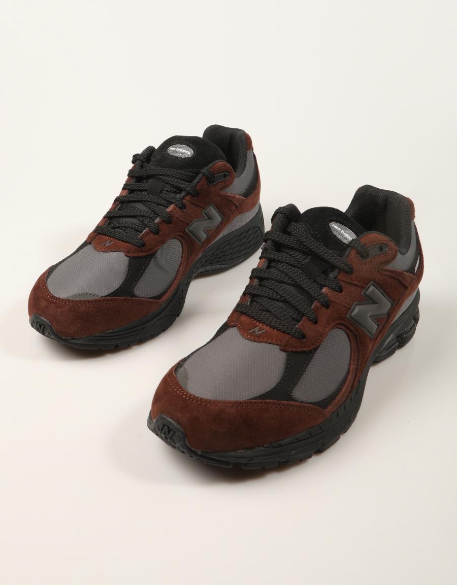 ZAPATILLAS NEW BALANCE U2002 3L0 en color Gris
