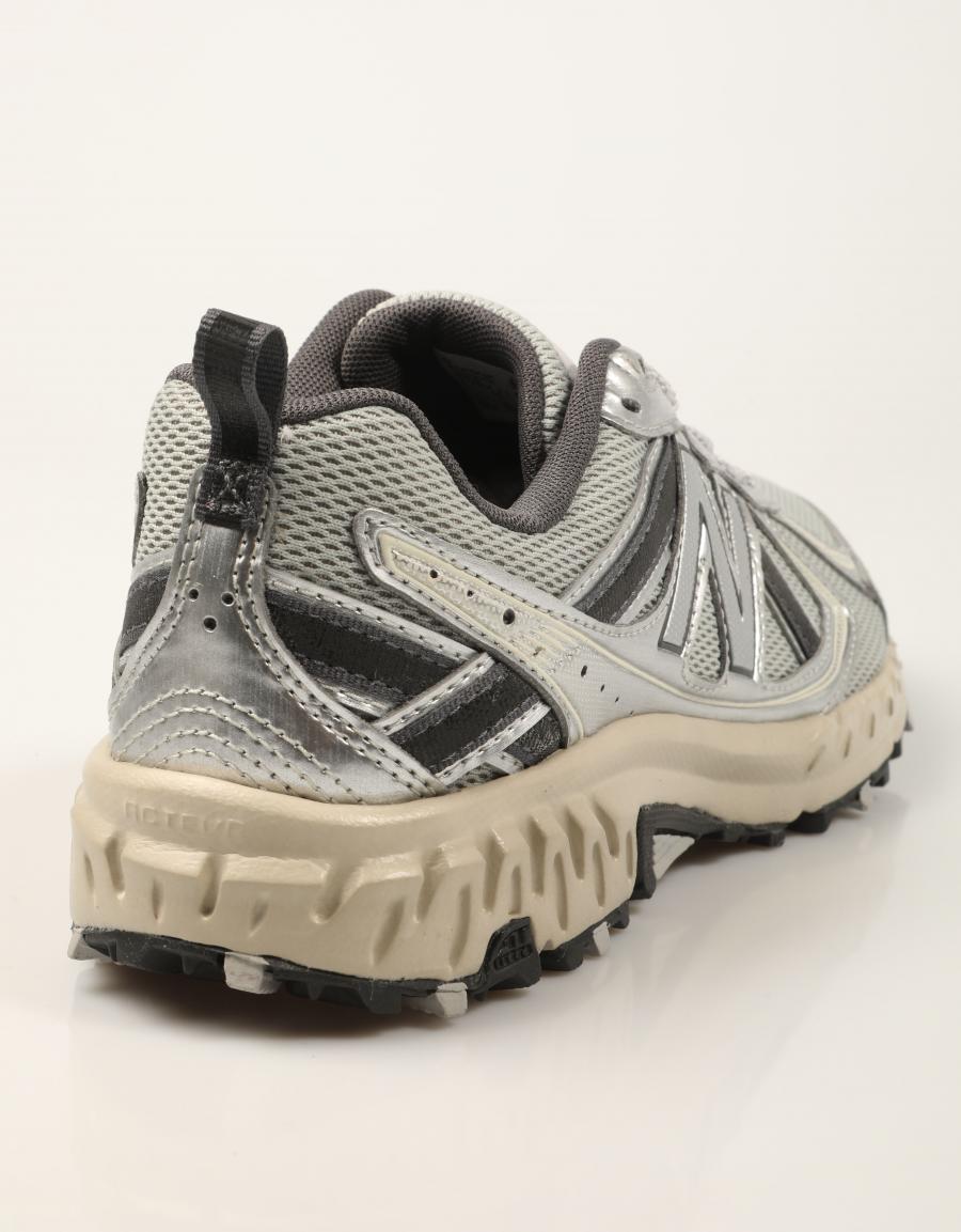 ZAPATILLAS NEW BALANCE MT510 KR5 en color Gris