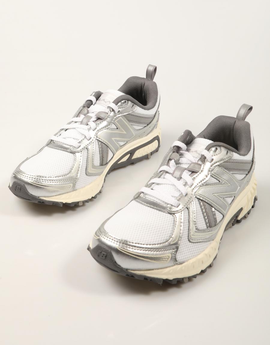 ZAPATILLAS NEW BALANCE MT510 KM5 en color Gris