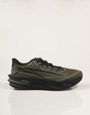 ZAPATILLAS PUMA DEVIATE PURE OLIVE 313904 23 en color Kaki