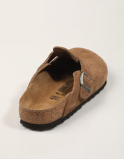 SANDALIAS BIRKENSTOCK BOSTON LEVE DARK TEA 1032795 en color Cuero