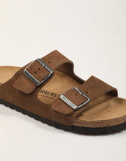 SANDALIAS BIRKENSTOCK ARIZONA LEVE DARK TEA 1032717 en color Cuero