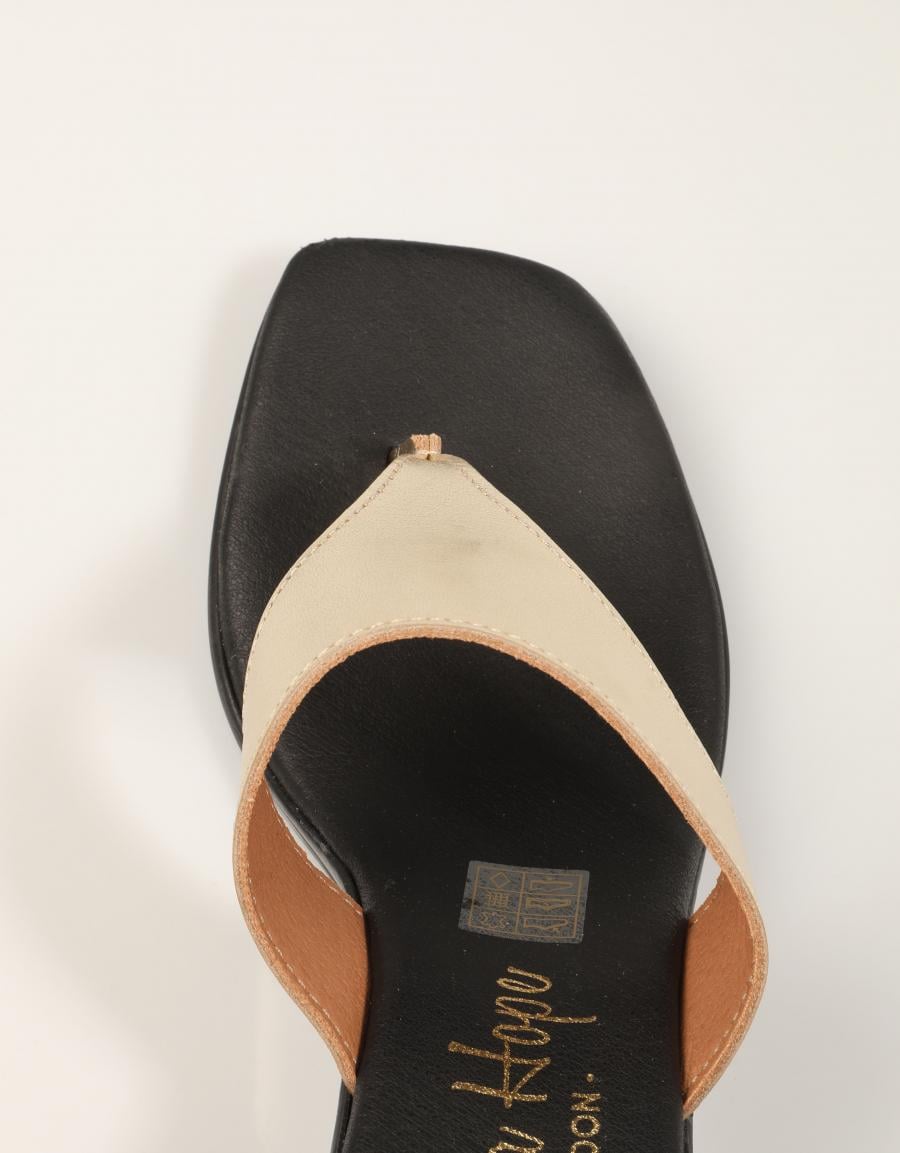 SANDALIAS REBECCA HOPE ESCLAVA CUÑA CHAMPÁN en color Oro