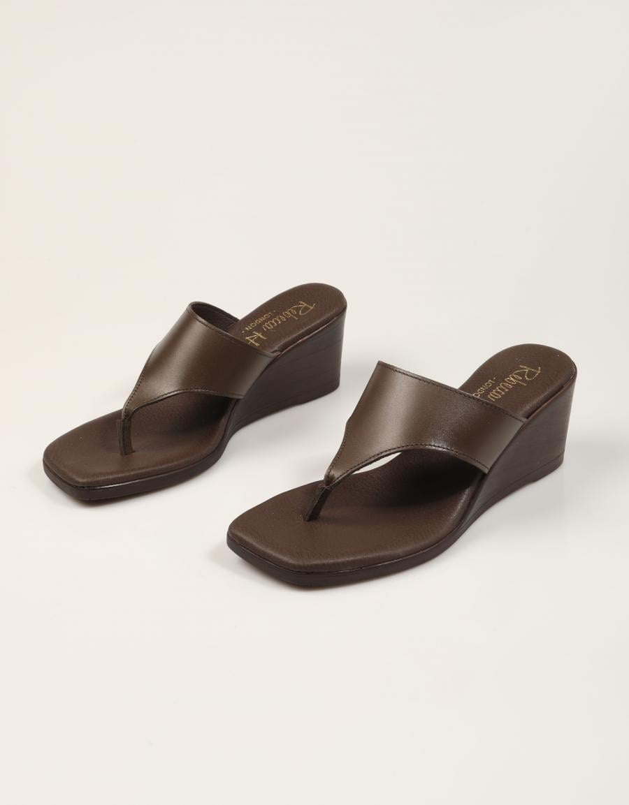 SANDALIAS REBECCA HOPE ESCLAVA CUÑA MARRÓN en color Marron
