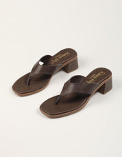 SANDALIAS REBECCA HOPE ESCLAVA TACÓN MARRÓN en color Marron