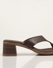 SANDALIAS REBECCA HOPE ESCLAVA TACÓN MARRÓN en color Marron